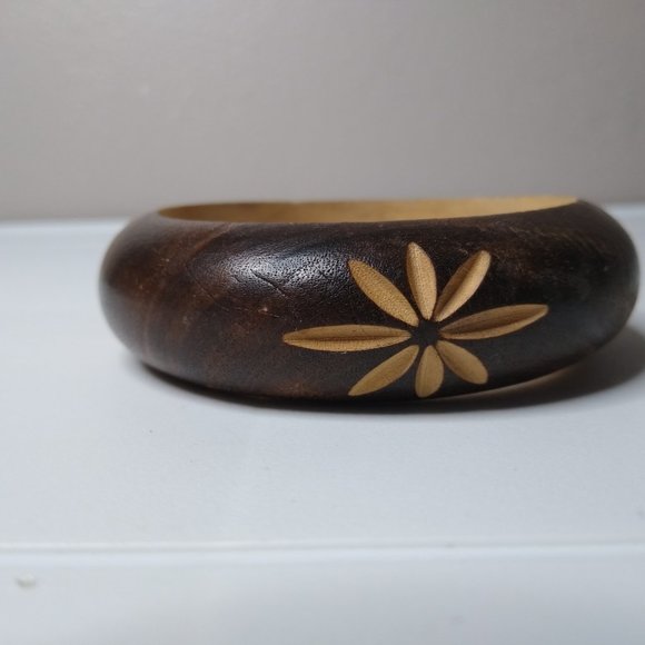 Vintage Wood Flower Bangle - Picture 4 of 13